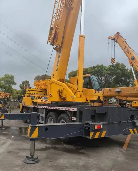 Gru mobile per autocarro montata su camion Xg da 70 tonnellate, modello Min.
